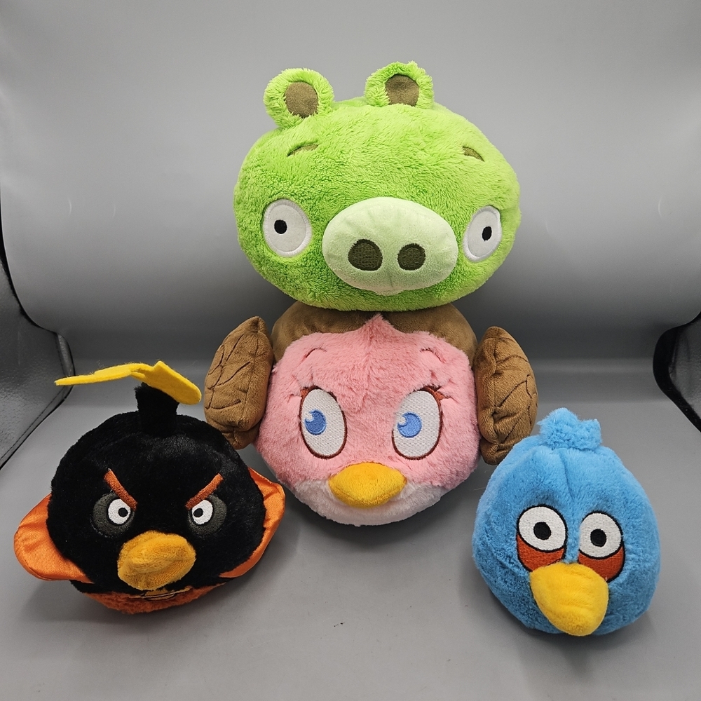 Angry Birds Lot of 4 Blue Jay Green Pig Black Bomb Princess Leia Plush NO SOUND